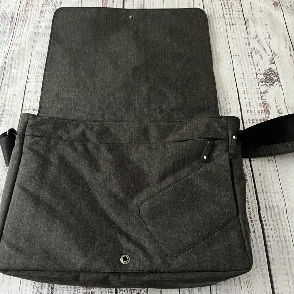 Incase Laptop Bag Padded Charcoal Gray Black Lots of Pockets NWOT